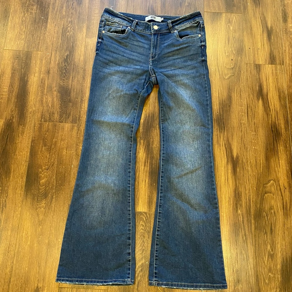 Refuge denim low rise flare size 9 jeans distressed Y2K style 2000’s